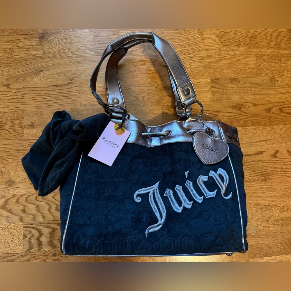 NWT Y2K Juicy Couture Velour Black and Silver Daydreamer Shoulder Bag